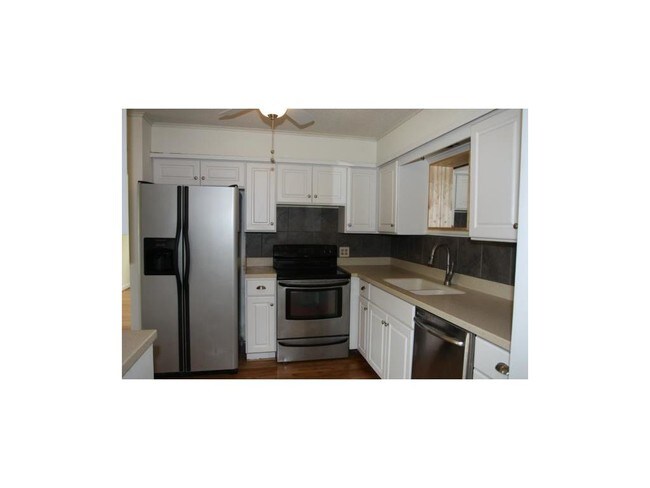 Building Photo - 12702 Circle Dr.