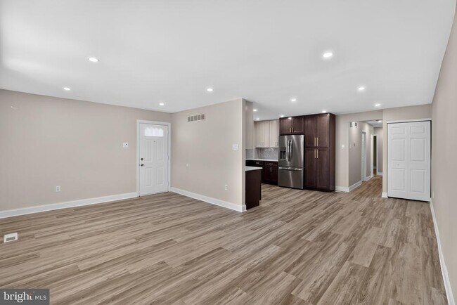 Foto del edificio - 9312 Edmund St