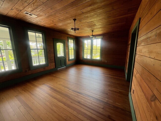 Foto del edificio - 618 Bayridge Rd