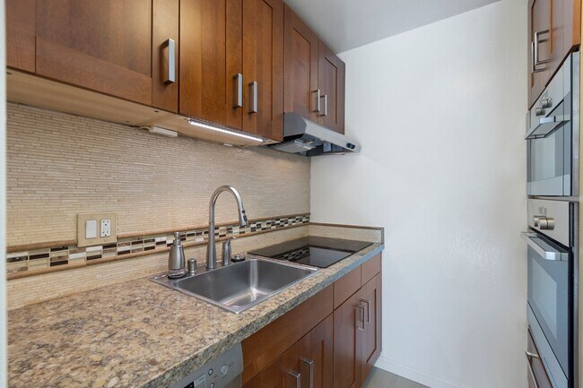 Foto del edificio - Exquisitely Updated, No Carpet 1bd/1ba in ...