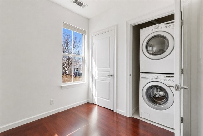 Building Photo - 4 Repton Cir