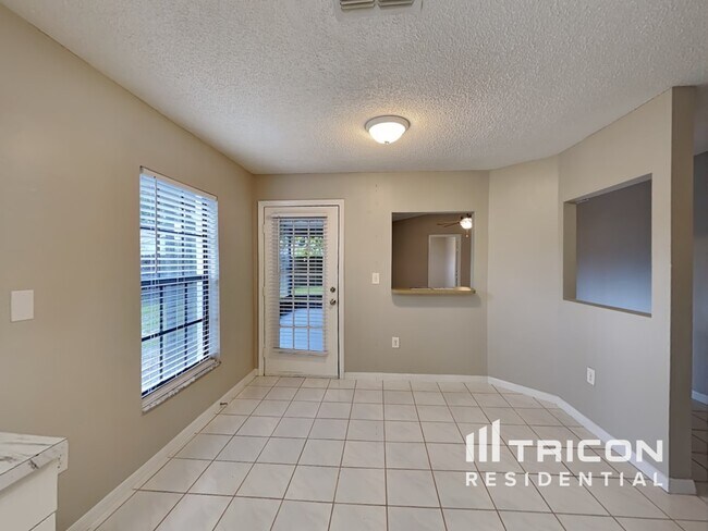 Foto del edificio - 10827 Claymont Dr