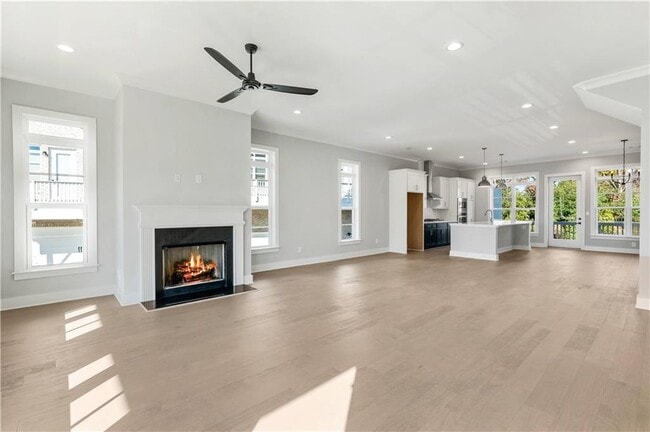 Building Photo - 2035 Parkside Ln