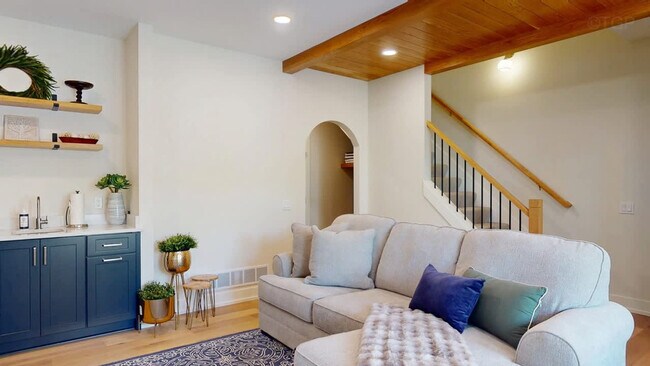 Foto del edificio - 16023 Goodwin Ave