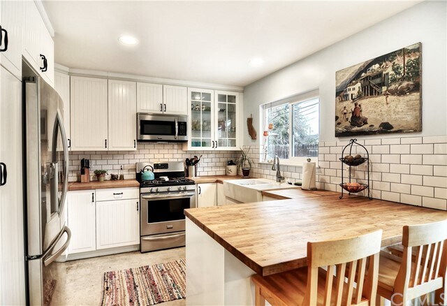 Building Photo - 2702 Drake Ave
