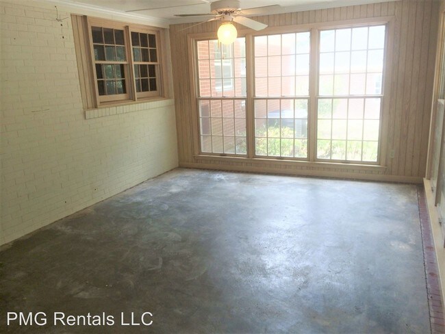 Building Photo - 3 br, 2 bath Room For Rent - 205 Faculty Blvd