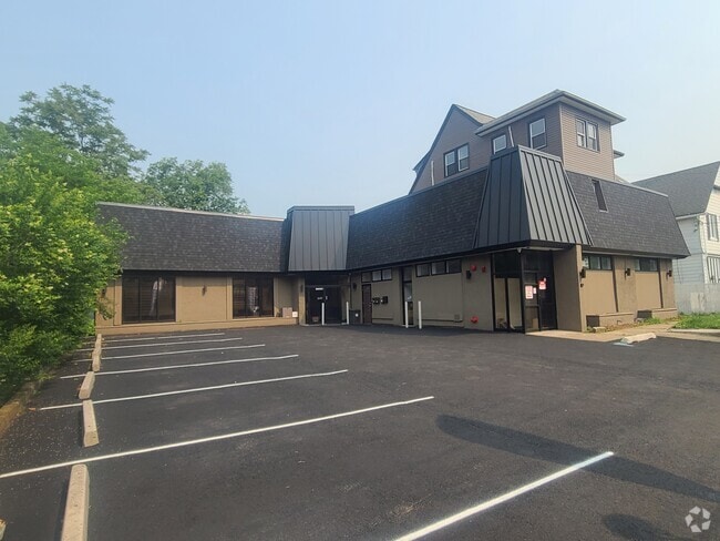 Building Photo - 35 Pangborn Pl