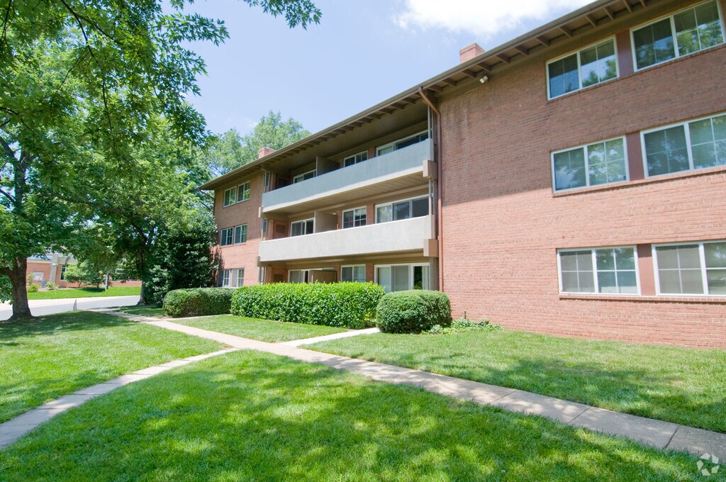 Lynbrook at Mark Center Apartment Homes Rentals Alexandria, VA