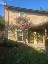 Building Photo - 822 Sahara Ave