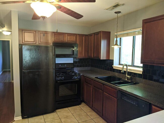Foto del edificio - 2260 Abbeywood Dr