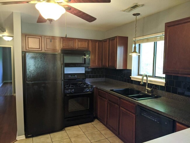 Building Photo - 2260 Abbeywood Dr