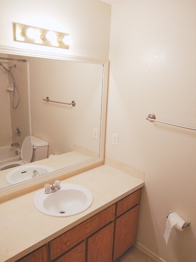 Building Photo - 4102 Pilgram Dr