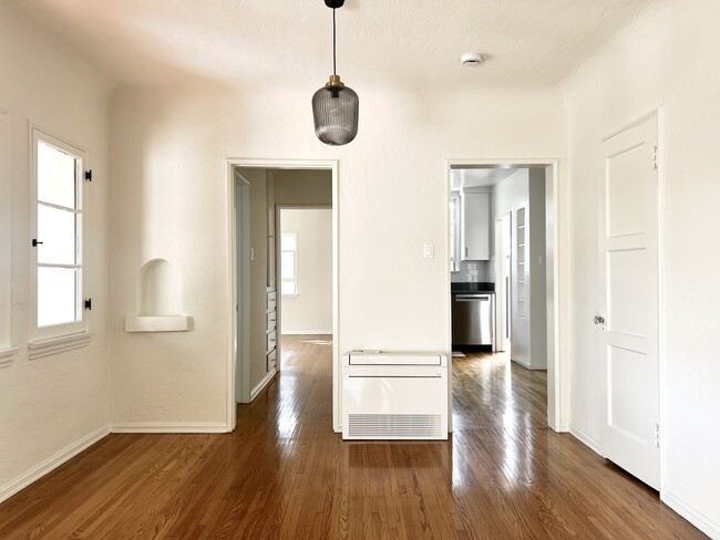 Building Photo - 3371 Tyburn St