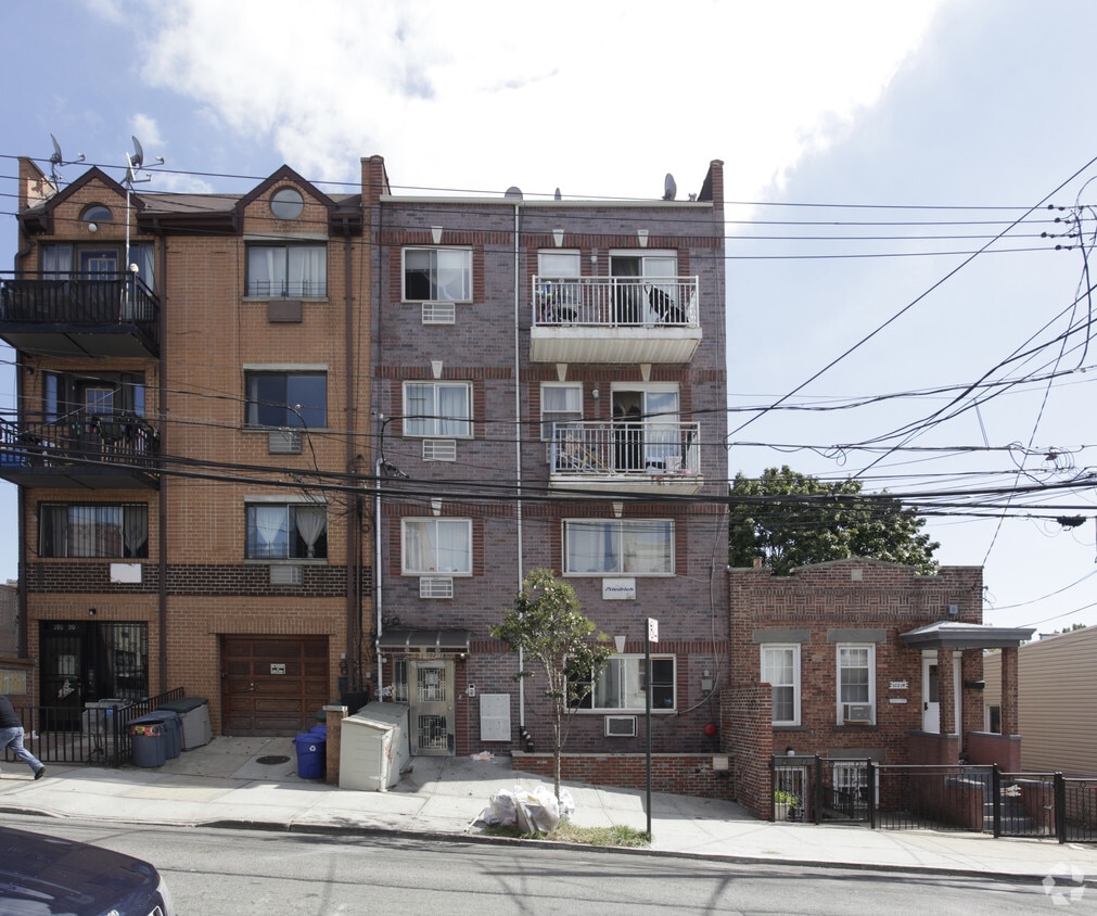 Building Photo - 102-18 Radcliff Ave