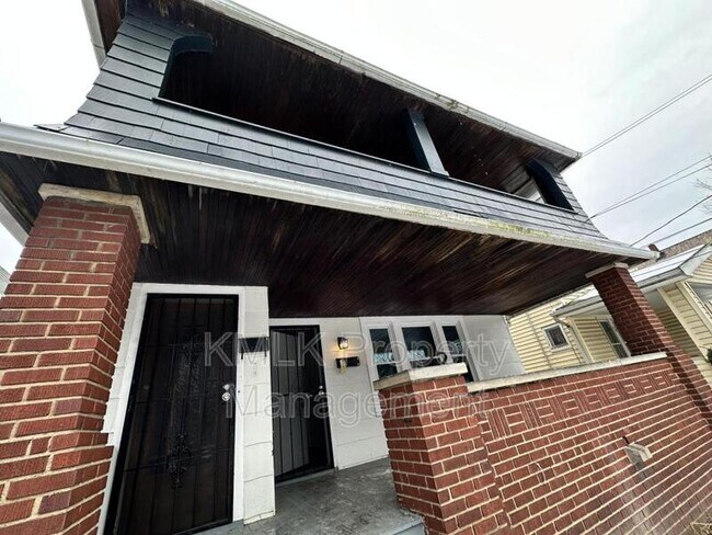 Building Photo - 15714 Huntmere Ave
