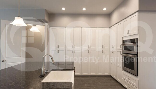 Foto del edificio - 1028 E Curry Rd