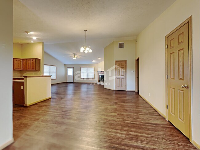 Foto del edificio - 3370 Redbud Dr