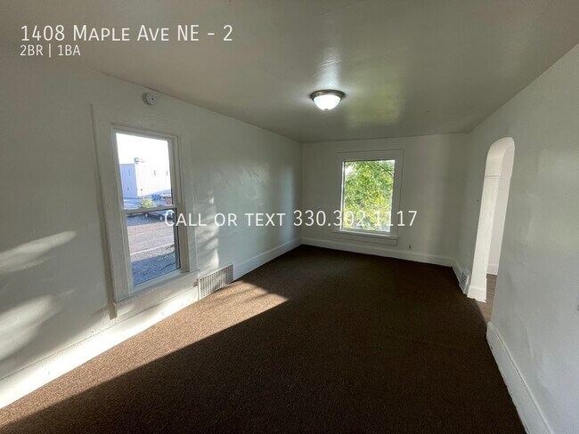 Foto del edificio - Two bedroom One bathroom second level apar...
