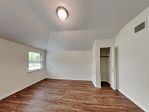 Building Photo - 30710 Country Meadows Dr