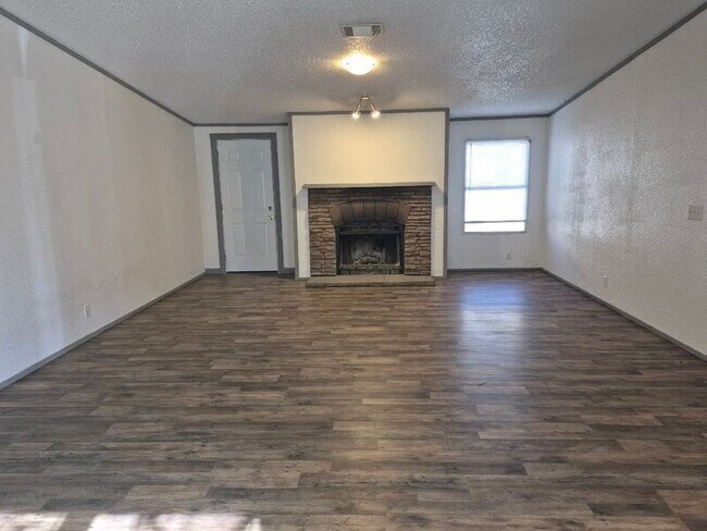 Building Photo - 209 S Ave B