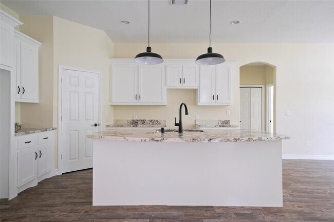 Building Photo - 23 Whispering Pines Dr