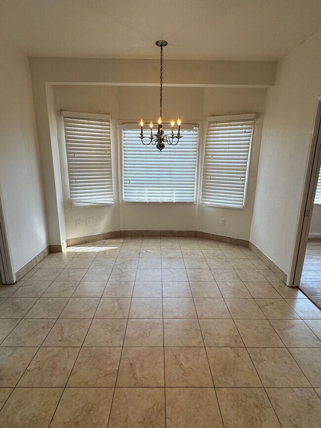 Foto del edificio - 4bed 3bath