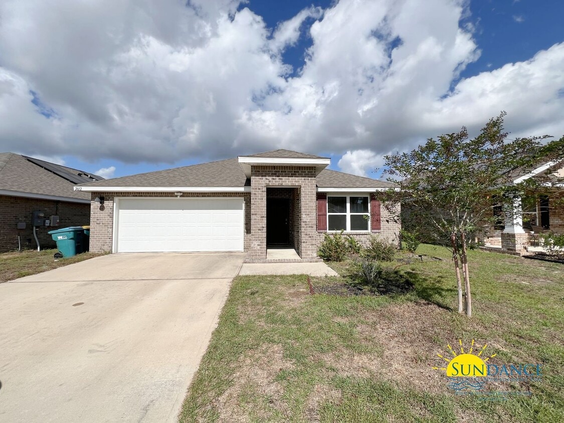 Primary Photo - Stunning 4 Bedroom Home in South Crestview...