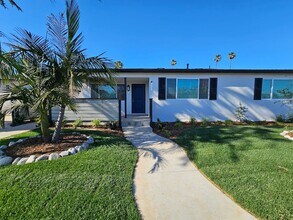Building Photo - 1451 W Almond Ave