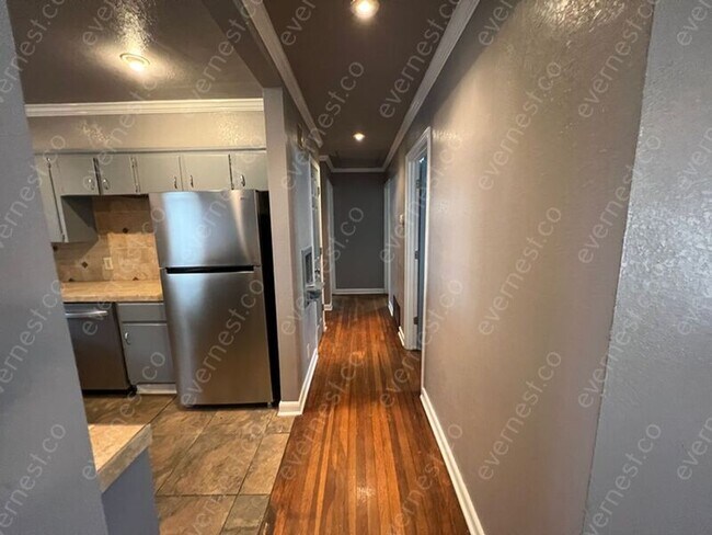 Building Photo - 2 Woodcliff Cir