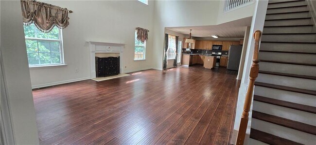 Foto del edificio - 3811 Roxfield Dr NE