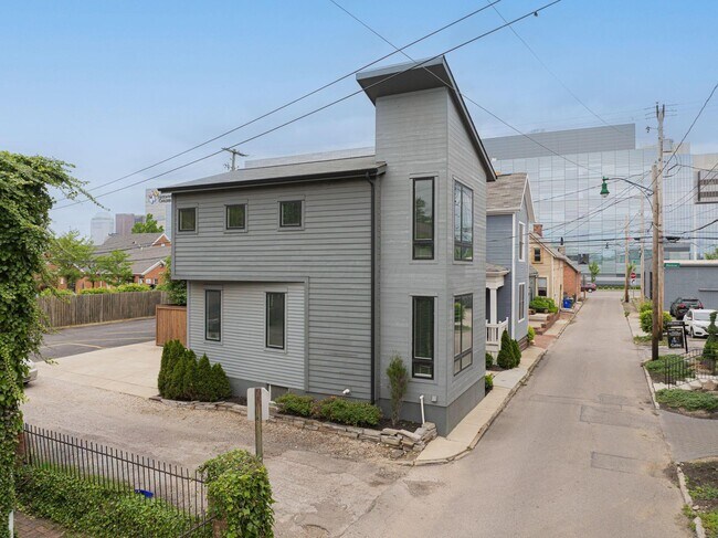 Foto del edificio - 567 Lathrop St
