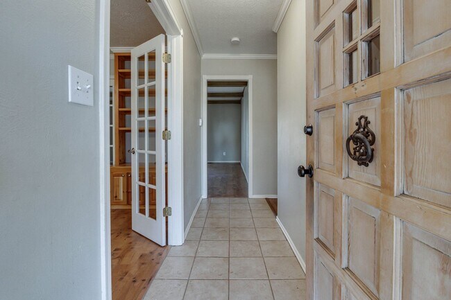 Foto del edificio - Three bed house in Coronado Heights