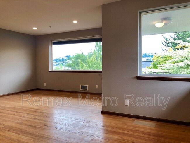 Foto del edificio - 2505 Yale Ave. E.