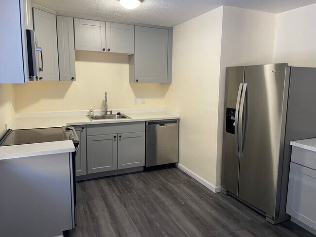 Foto del edificio - Downstairs Unit - Convenient Location - Re...