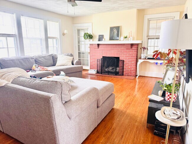 Foto del edificio - 218 E 24th St