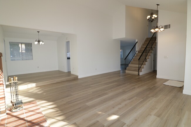 Building Photo - 726 Briar Hill Cir