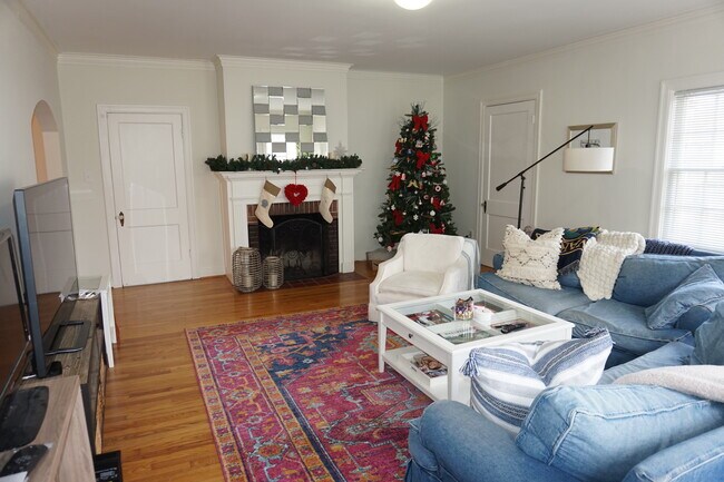 Foto del edificio - 3211 Rosedale Ave