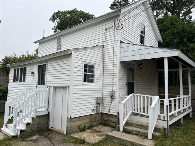 Building Photo - 15 Forrest St