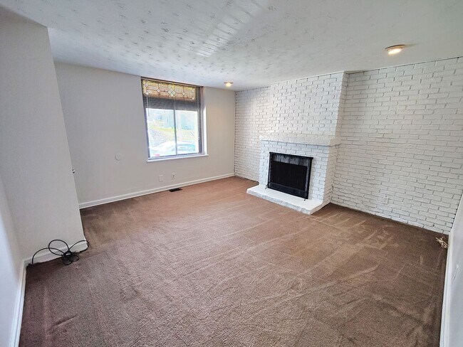 Foto del edificio - *Clean & Spacious 1BR/1BA Apartment Available in Mt. Washington*