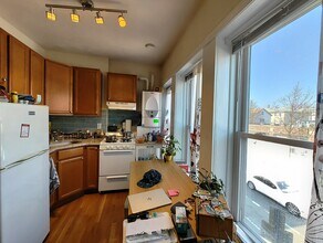 Building Photo - 1056 Cambridge St