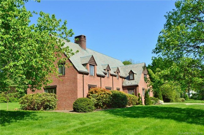 Building Photo - 1 Hillside Dr