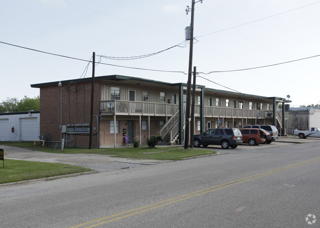 Building Photo - Oak Village Apartments