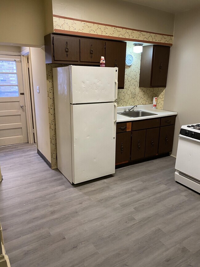 Building Photo - 304 Strawberry Way