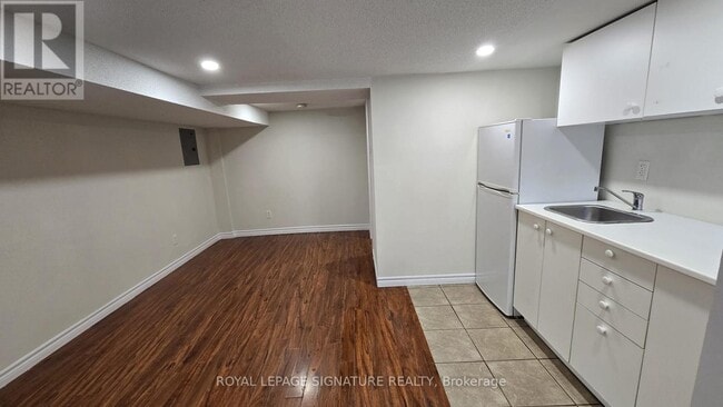 Building Photo - 3661 Lake Shore Blvd W