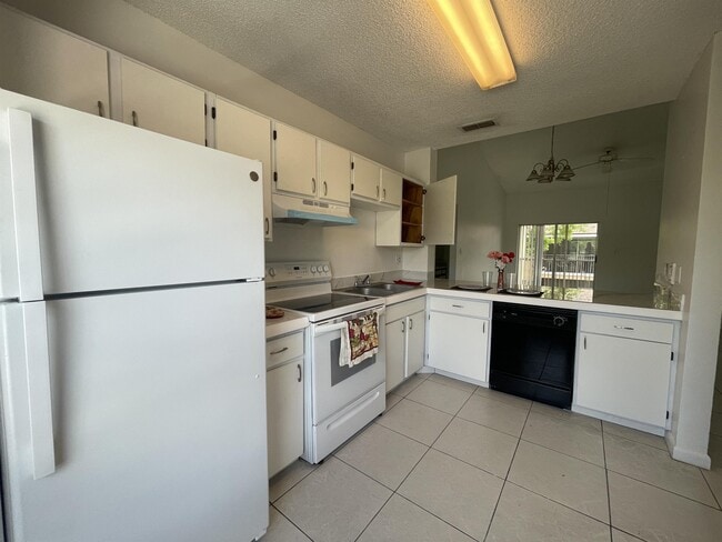 Building Photo - 8002 SW 21st Ct
