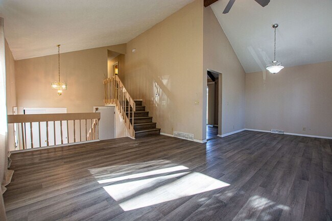 Building Photo - 3 Bedroom / 2 Bath Home in Millard!