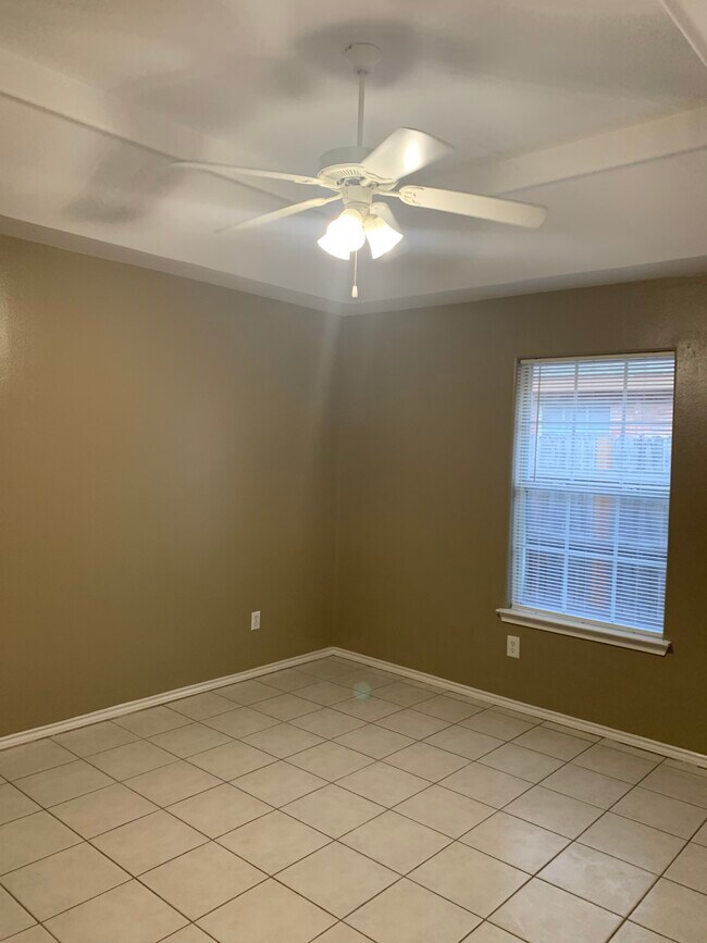 Building Photo - 1705 W Portales Dr