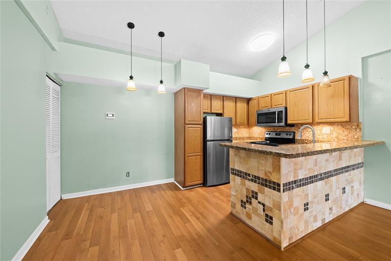 Foto principal - 711 Lyons Rd