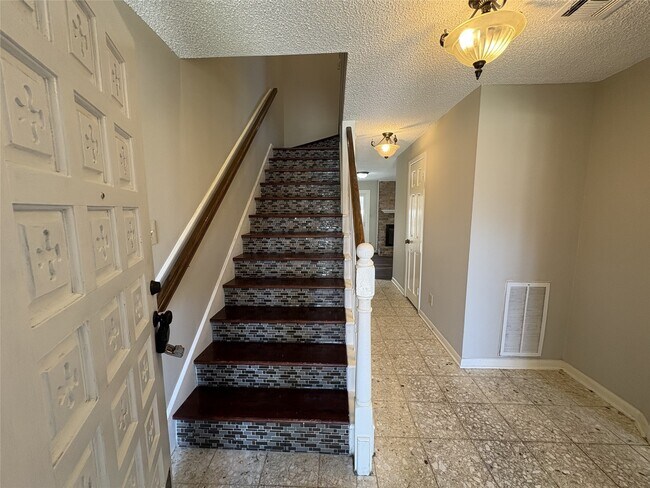 Building Photo - 17159 Beaver Springs Dr