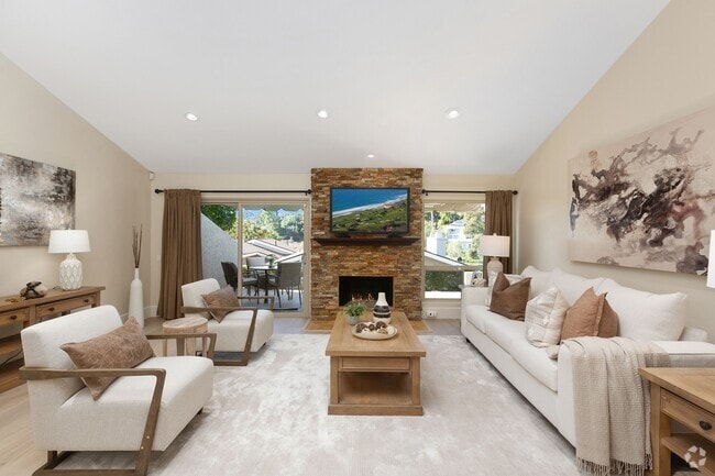 Building Photo - 2085 Caminito San Nicholas